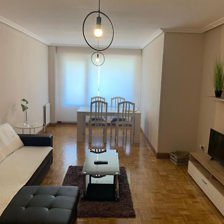 Alojamientos Estela Pamplona Ngoại thất bức ảnh